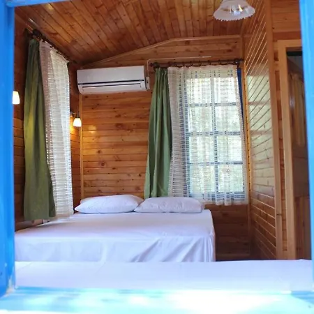 Dağ evi Guenes Holiday Faralya