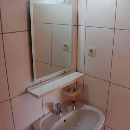 木屋 赫利俄斯居内什露营度假屋